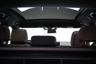 BMW 5-serie Touring 550e xDrive | INNOVATION / M SPORT PRO- PACK | PANORAMADAK | HEAD UP | STUURVERWARMING | 360 CAMERA | 20" / 12