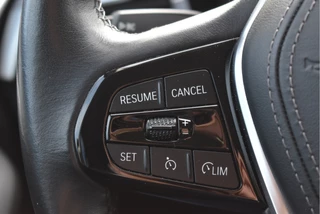 BMW 5 Series Touring 520i Executive Edition Facelift  | NL-Auto | Elekt.trekhaak | Historie | Carplay | Navi | DAB | Full LED | Zeer netjes / 18