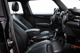 MINI 5-Deurs 2.0 Cooper S Chili Serious Business | PANORAMADAK | HEAD UP | LEDER | STOELVERWARMING | CLIMA / 5