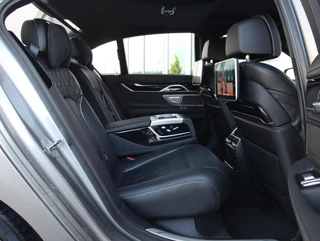 BMW 7-serie 750i xDrive High Executive | M-sport | €190.219 NIEUW!! | Full Options | / 38