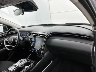 Hyundai Tucson 1.6 T-GDI PHEV Comfort Smart 4WD Automaat | Adaptive Cruise | Stoel/Stuurverwarming | CarPlay | Camera | Trekhaak / 12