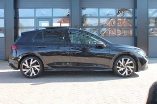 Volkswagen Golf 1.5 ETSI R-LINE BNS Automaat Panorama dak / Camera / 6