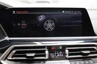 BMW X5 xDrive40i High Executive M Sport Pakket Automaat  / Live Cockpit Professional / Adaptive Air Suspension / Panoramadak Sky Lounge / Bowers & Wilkins / Active Steering / Comfortstoelen / Laserlight / Crafted Clarity / 22 Inch / Leder / M Sportremsysteem / 37