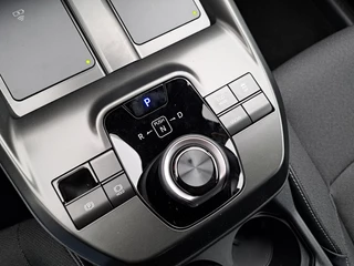 Toyota C-HR+ FIRST EDITION 77KWH 20" VELGEN WARMTEPOMP EL-ACHTERKLEP PRIVACY-GLASS 18"LMV BLIND SPOT STOELVERW. P-SENSOREN / 21