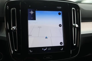 Volvo XC40 T4 Momentum | Stoelverwarming | Trekhaak | Parkeercamera | Keyless / 38