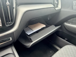 Volvo XC60 2.0 B4 Momentum Business  | Keyless | LED | Apple/Android | PDC v+a incl. Camera | Google | Elekt. Klep / 32
