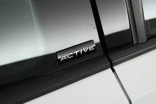 Volkswagen Up! 1.0 66pk Active Camera Cruise Stoelverwarming / 28