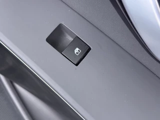Kia Niro 1.6 GDi PHEV DynamicLine  - Apple Carplay/Android Auto - Adaptieve Cruise Control - Achtruitrijcamera - Naviigatie - Fabrieksgarantie t/m 2032 / 42