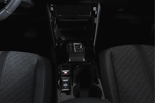 Peugeot 2008 1.2 PureTech 130 PK Allure - Automaat  | Dig. Cockpit | Adapt. Cruise | Stoelverw. | PDC | Camera | App. Connect | ECC | LM 17" | / 25