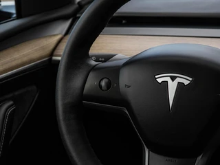 Tesla Model Y RWD 58 kWh LFP | SOH 90,1% | Trekhaak | Panoramadak | AMD Ryzen | Zwart Leder | Warmtepomp | 20" | Eerste eigenaar! / 18