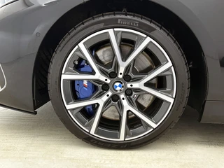BMW 1-serie M135i xDrive | Camera | Stoelverwarming |Harman/Kardon | HeadUp Display | Cruise Control / 10