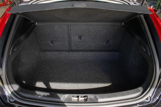 Volvo V40 2.0 T2 Inscription Parkeersensor achter|Bleutooth|Airco / 38