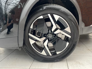 Peugeot 2008 Hybrid Automaat 145 GT  | Camera voor + achter | Keyless | €540,- p.m. Private Lease! | 8 jaar We Care garantie | / 5