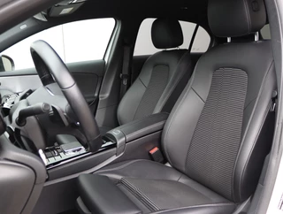 Mercedes-Benz A-Klasse 220 Launch Edition  | Widescreen | Camera | Org. NL / 4