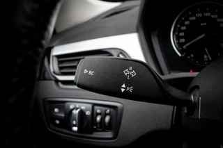 BMW X1 xDrive25e High Executive|1e EIGENAAR|STOELVERW.|AFN. TREKHAAK|HEAD-UP|ELEK. KLEP|CAMERA|LEDER / 50