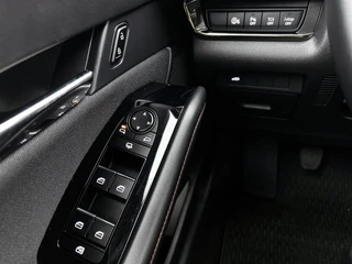 Mazda CX-30 2.0 e-SkyActiv-G M Hybrid Homura | Adaptive Cruise | Stoelverwarming | CarPlay | HUD | Camera | Parkeersensoren / 37