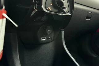 Peugeot 108 1.0 e-VTi Envy 72 PK | Handgeschakeld | 5-Deurs | Airco | Elektrische ramen | Getinte ramen | Radio | USB | AUX | Licht Metalen Velgen | 1e eigenaar / 21