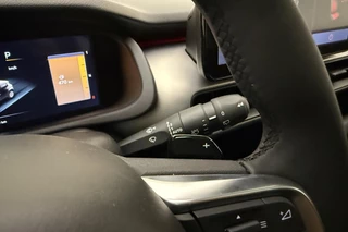 Jeep Avenger 1.2 e-Hybrid 110pk Automaat Summit | Navigatie | Trekhaak | Panoramadak | Adapt. Cruise control | JBL Audio | Elektrische achterklep | Stoelverwarming  | Climate Control / 35