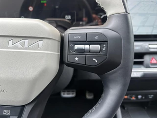 Kia K4 1.0 T-GDi MHEV GT-Line Launch Edition (pano) | Stoel & stuurverwarming | Wireless carplay/android auto | Fabrieksgarantie t/m 6-2036 +3x 1 jaar* | metallic lak | NAP / 18