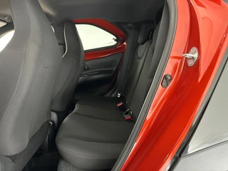 Toyota Aygo X 1.0 VVT-i S-CVT Pulse Plus Automaat | Keyless Entry | Parkeersensoren voor + achter | 17'' L.M. Velgen / 20