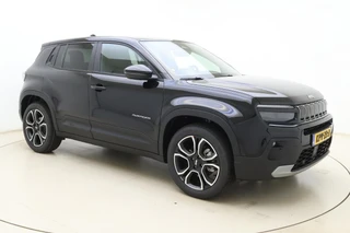 Jeep Avenger Summit 54 kWh | Navigatie | DEMO | 8 jaar speciale garantie | Electrische achterklep | Camera | Stoel- en stuurverwarming | Climate control / 9