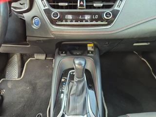 Toyota Corolla 2.0 Hybrid Executive / 21