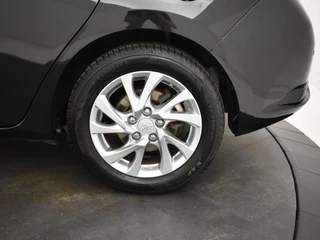Toyota Auris 1.8 Hybrid Edition S | All Season | Keyless | Parkeersensoren | Navi / 21