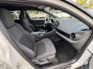 Toyota C-HR 2.0 PLUG-IN HYBRID 220 FIRST EDITION STOEL/STUURVERW BLIND-SPOT PARK-SENSOREN NAVI APPLE/ANDROID EL-ACHTERKLEP 18" LM-VELGEN / 22