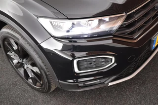 Volkswagen T-Roc 1.5 TSI 150pk DSG Sport Black Style Keyless Camera Virtual Cockpit Navigatie / 44