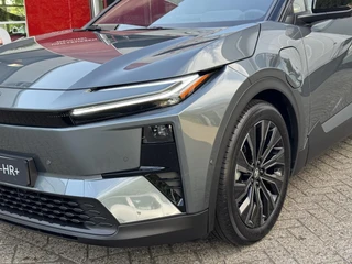 Toyota C-HR+ Executive AWD 77 kWh 343PK NIEUW DIRECT UIT VOORRAAD LEVERBAAR / 19