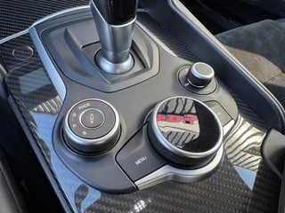 Alfa Romeo Giulia 2.9 V6 QUADRIFOGLIO Carbon pakket Sparco kuipstoelen Carplay Perfect onderhouden! / 45