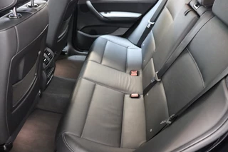 BMW X3 xDrive20i High Executive M Sport Pakket Automaat  / Navigatiesysteem Professional / Leder / Trekhaak / 18 Inch / Xenon / Stoelverwarming / Climate Control / Parkeersensoren voor+achter / Lichtpakket / Cruise Control / 16