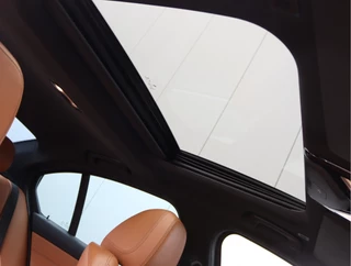 BMW 3 Serie 320i High Executive Edition  | Schuifdak | Leder | Camera | Org. NL / 25