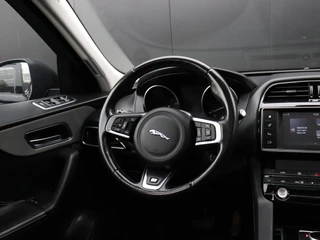 Jaguar F-PACE 2.0 Portfolio AWD 25t / 21