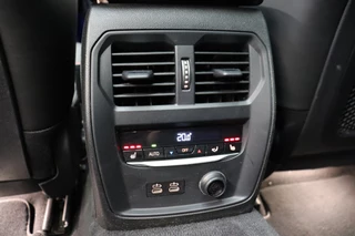 BMW 3 Serie Touring M340i xDrive High Executive M Sport Pakket Automaat  / Live Cockpit Professional / Panoramadak / Trekhaak / Individual Leder Merino / Driving Assistant / M Sport Differentieel / Harman Kardon / M Adaptief Onderstel / Safety Pack / Head-Up Display / 19 Inch / Stoelverwarming voor+achter / 44
