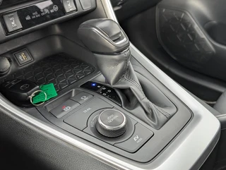 Toyota RAV4 2.5 Hybrid AWD Dynamic NWE. 4-SEASONS STOEL- & VOORRUITVERWARMING PDC V+A DIGITAL DISPLAY LED / 17