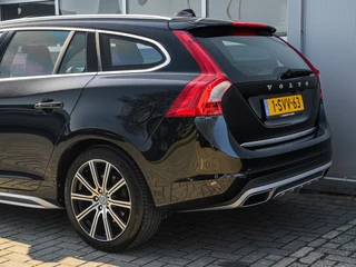 Volvo V60 2.4 D6 AWD Plug-In Hybrid Summum | Leder | Schuifdak | Keyless | Camera | Xenon | Stoelverwarmng / 25