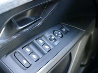 Peugeot 5008 1.6 Plug-in Hybrid 195 Allure 7p | 83km EV Actieradius WLTP | AUTOMAAT | 7-Zits | Parkeercamera Voor & Achter | Stuurverwarming | Dodehoek Detectie | / 30
