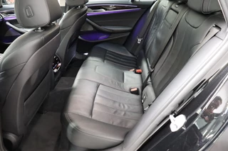 BMW 5 Serie Touring 540i xDrive High Executive Automaat  / Harman Kardon / Adaptief Onderstel / Driving Assistant / Achteruitrijcamera / Navigatie Professional / Cruise Control / Sportstoelen / Parking Assistant / Zonnescherm / Climate Control / 18 Inch / Stoelverwarming voor+achter / 13