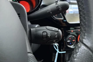 Citroen C3 1.2 82pk Exclusive | Zenith voorraam | Parkeersensoren | Cruise Control | Navi | Climate Control | Lichtmetalen velgen / 17