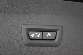 BMW X1 xDrive25i High Executive xLine Automaat  / Navigatiesysteem Plus / Driving Assistant Plus / Trekhaak / Panoramadak / Park Assistant / Leder / Park Assistant / AWD / 18 Inch / Head-Up Display / Stoelverwarming / Hifi / Parkeersensoren / Climate Control / LED / 43