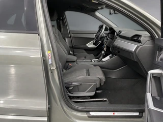 Audi Q3 35 TFSI 150 pk S Line AUT . | zwart optiek | 20'' lichtmetalen velgen | adaptieve cruise | sportstoelen | apple carplay | led kopl. / 19