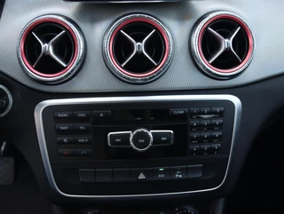 Mercedes CLA-klasse 180 Business | Unieke km-stand!! | / 17