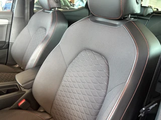 SEAT Leon 1.5 eTSi DSG 150pk FR Bns. Intense KEYLESS/CAMERA/VIRTUAL/18INCH/WINTERPACK / 47