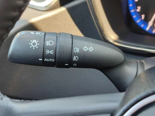 Toyota Corolla 1.8 HYBRID STYLE BI-TONE STOELVERW TREKHAAK KEYLESS 17'' LM-VELGEN APPLE/ANDROID CLIMA AD-CRUISE PRIVACY GLASS / 18