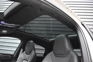 Porsche Cayenne Coupé 3.0 E-Hybrid Platinum Edition *Krijt* | Sportuitlaat | Panorama | ACC | Trekhaak | Ventilatie | Achterasbesturing | Bose | Head-Up | 22'' Wielen | / 35