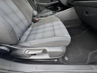 Volkswagen Golf 1.4 eHybrid GTE I INCL. € 850,00 AFL.KOSTEN + BOVAG GARANTIE / 32