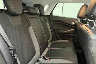 Opel Grandland X 1.2 Turbo Business Executive 130pk | Automaat | Navigatie | Camera | Climate Control | Stoel- Stuurverwarming | Cruise Control | AGR Stoelen / 16