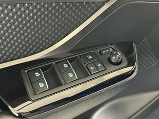 Toyota C-HR 1.8 Hybrid Dynamic Automaat Navigatie | 18'' L.M. Velgen | Parkeercamera / 26
