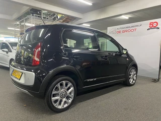 Volkswagen Up! 1.0 cross up! BlueMotion/ Nederlandse auto/ 5 deurs/ Parkeersensoren voor en achter/ Bluetooth / Airco / 6